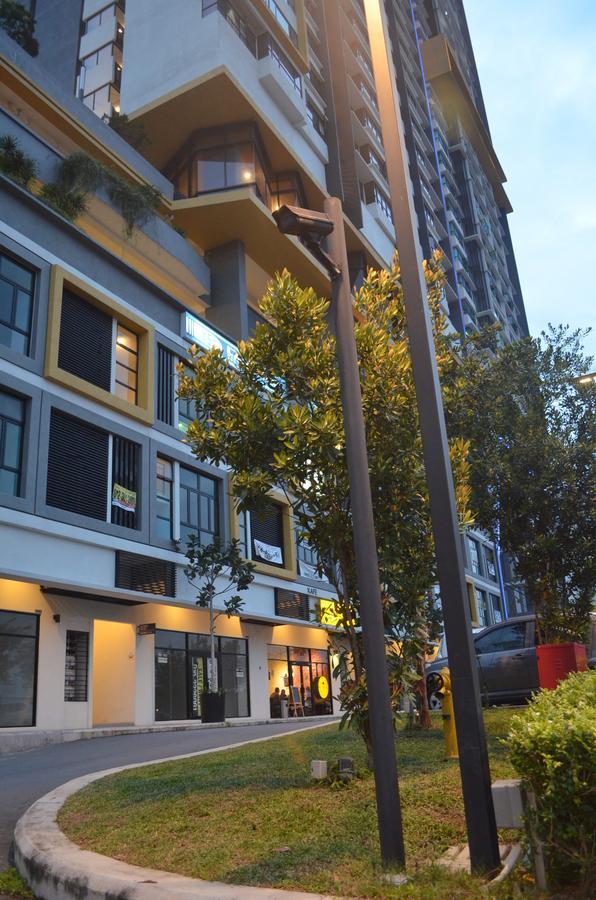 Casa Rv Homestay Mkh Boulevard كاجانغ المظهر الخارجي الصورة